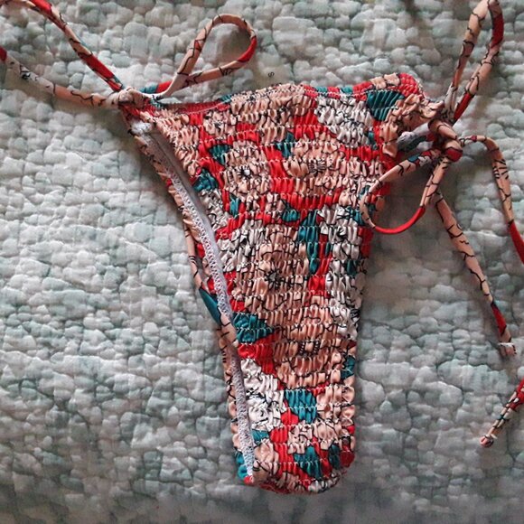 Women's Size Small Bikini Top/Bottom Set - Picture 5 of 5